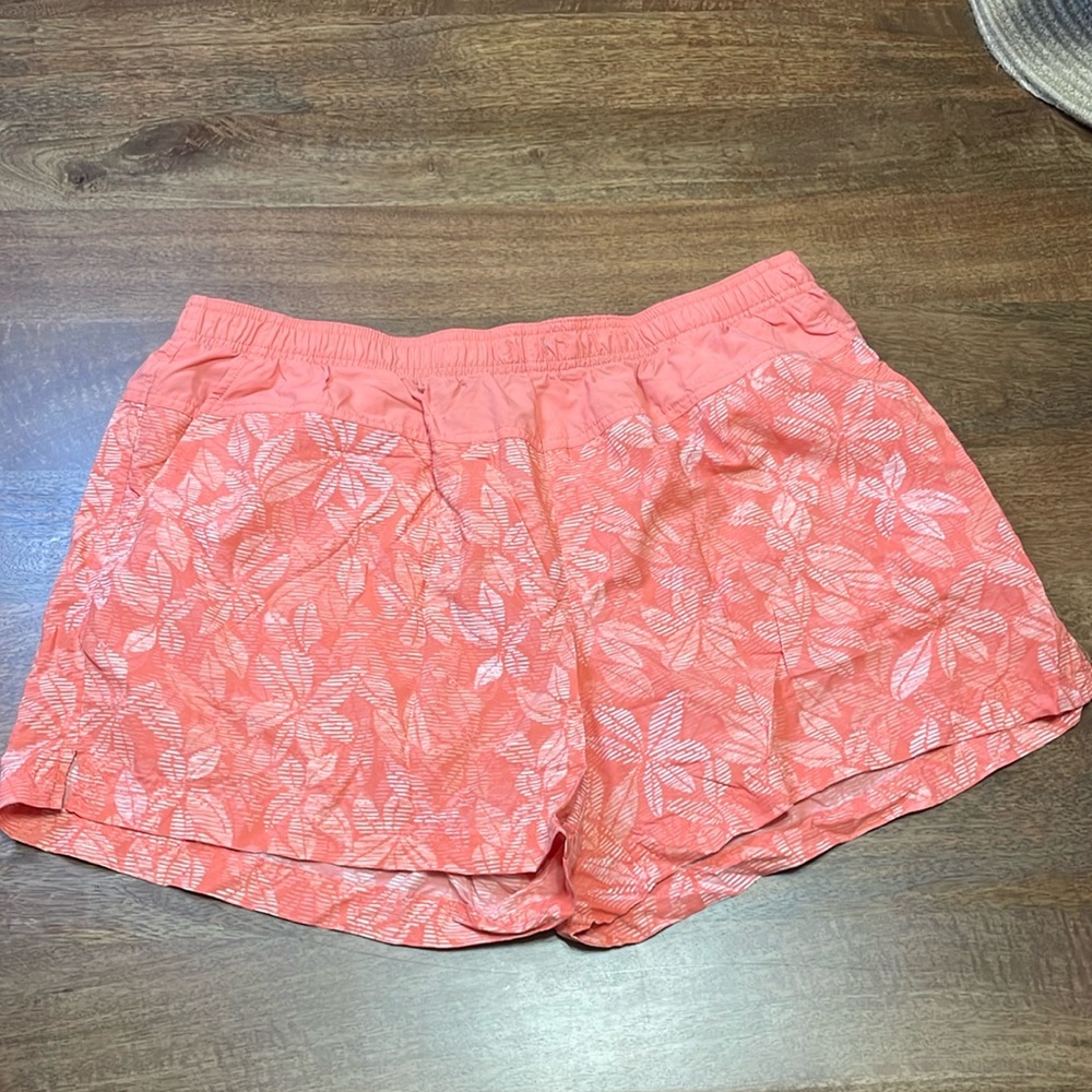 Women’s Columbia Shorts XL Pink Floral